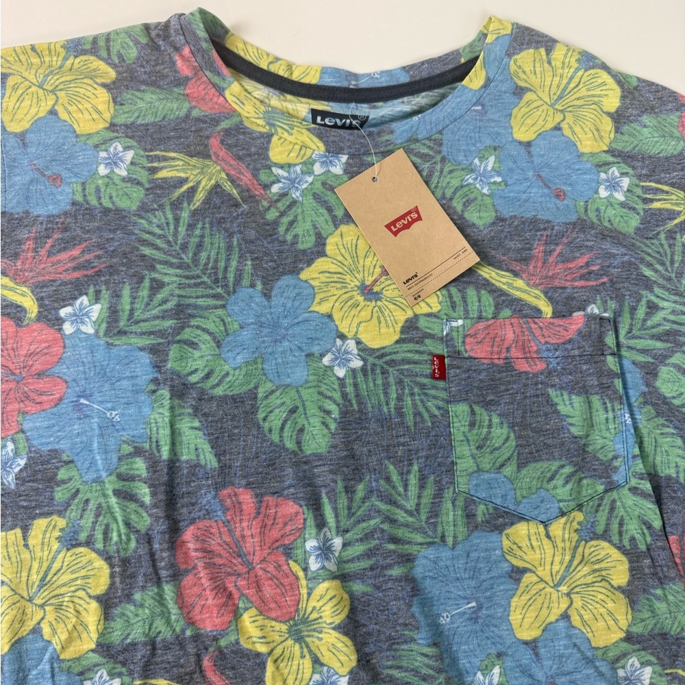 Levi’s T-Shirt Bundle of 3 NWT Floral Graphic Logo Tees New Soft Cotton Shirts - Picture 2 of 11